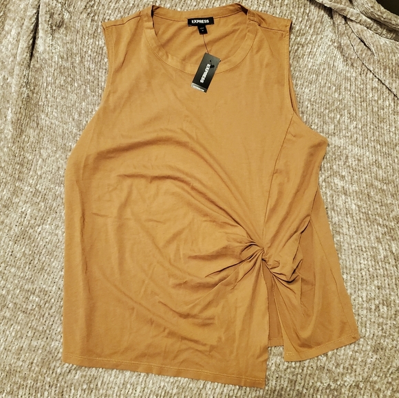 Express Skimming Twist Front Muscle Tank - Picture 2 of 4